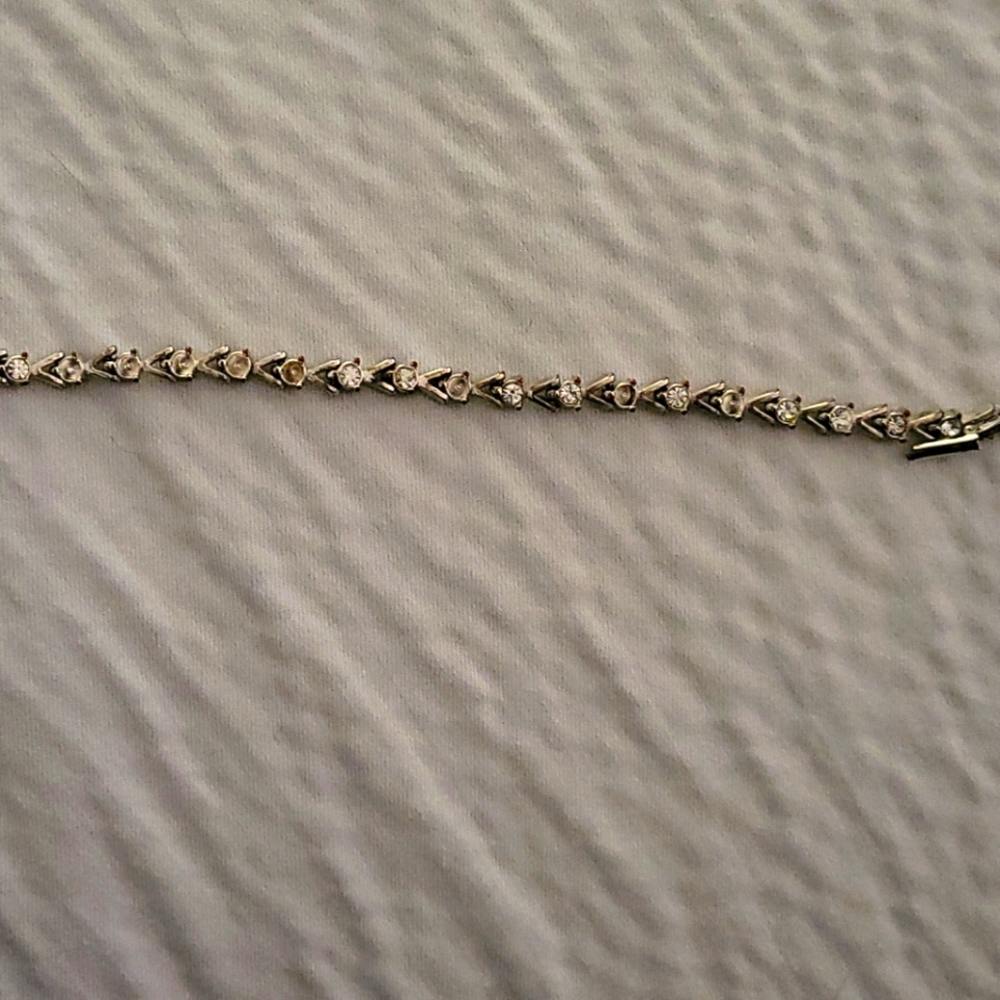 Ladies cubic zirconia bezel tennis bracelet